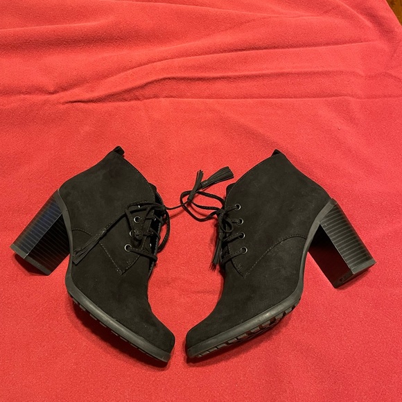 Black Velvet Lace Up Tasseled Block Heel Bootie - Picture 4 of 10